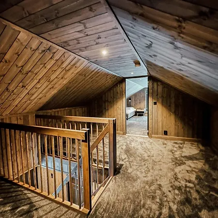 بيت للعطل Modern With Mountain View By Syningtoppen *